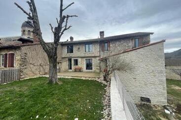 Panzió Gîte Du Château De Treffort