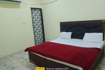 ペンション Vrindavan Dham