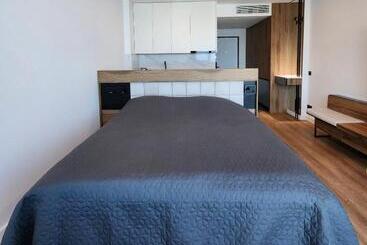 هتل آپارتمان Sea View Plaza Batumi Centre