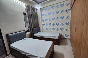 Aparthotel Nomadic Paying Guest