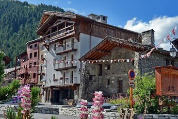 هتل Maison De Famille Les 5 Frères