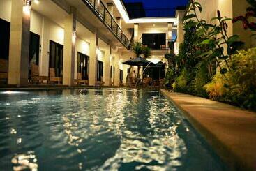 בית מלון כפרי Tirtha Canggu Suites