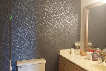 Panzió Private Room With Shared Bathroom