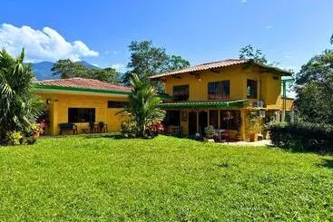 ペンション El Ensueño Ecohostal & Glamping