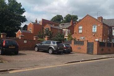 پانسیون Spacious Ensuite Room