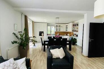 بنسيون Garden House