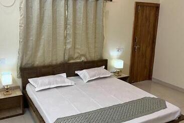 פנסיון Shivashray Luxury Stays & Inn