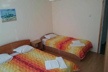 بنسيون стаи за гости ники тити