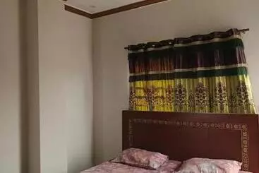 カプセルホテル Niazi Palace