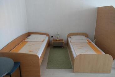 膳宿费 House šadrvan