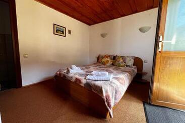 פנסיון Forest View Cottage