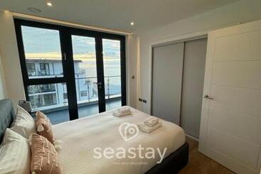 Hotel Sail Penthouse   Beach & Parking