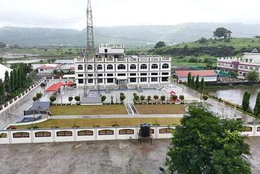 Hotelli Vedika Garden