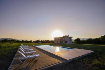 Hotel Naubari Estate