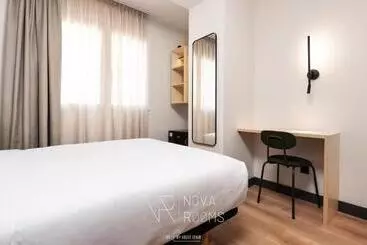 Pensión Hostal Nova Rooms By Myhousespain