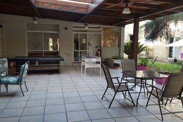 Отель Embajador