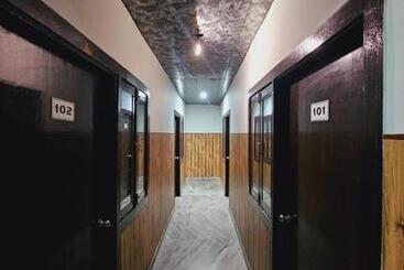 הוסטל Saroj Guest House