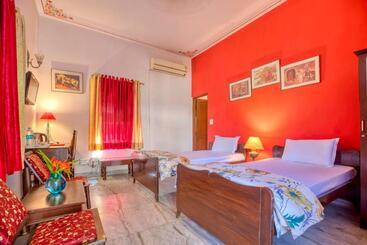 Hotel Play Ikshana Palette