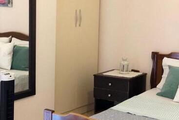 تختخواب و صبحانه Restaurant Kalaja