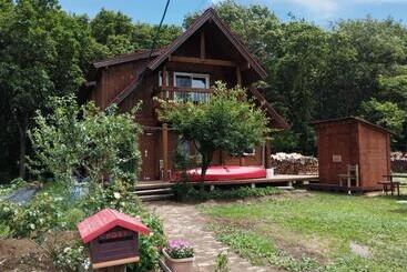 Auberge Hôtelière 潮ドミ マリンキ 冬は薪ストーブ We Have No Ac