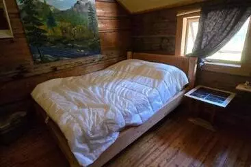 Hotelli Rustic Beaverfoot Lodge Room N8