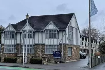 The Elmwood Motel