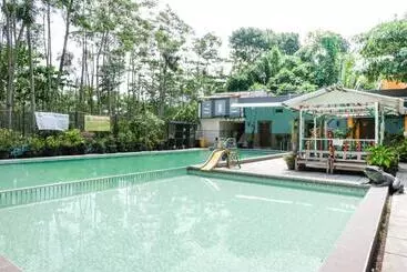 Szálloda Oyo 563 Damar Mas Resort Lereng Kelud