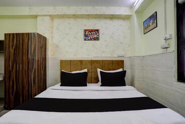 호텔 O The Glory Near Sector 18 Metro