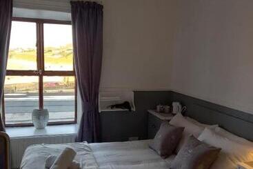 فندق The Strand, Dugort Achill