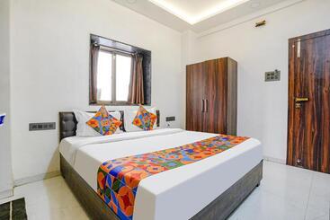 Fabhotel The Regal Inn