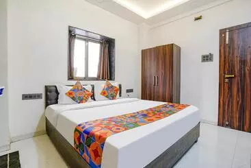 Fabhotel The Regal Inn