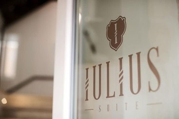 تختخواب و صبحانه Iulius Suite & Spa