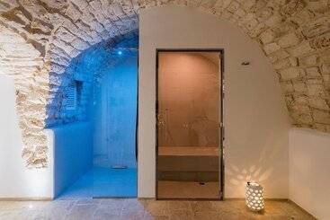 تختخواب و صبحانه Iulius Suite & Spa