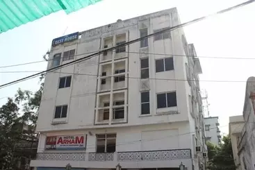 هتل Arham Inn