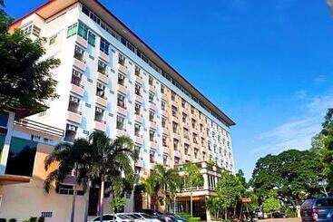 Hotel Grand Charoonrat Apartment