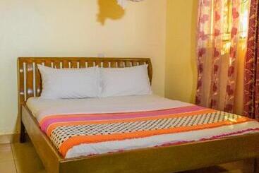 Hotel Sadrina Comfort Cottages Kyanja Kampala