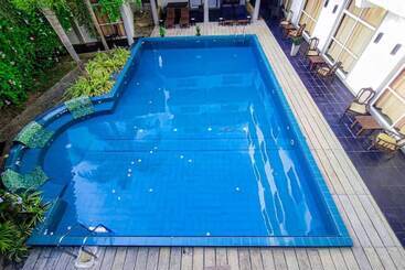 Garden Beach Hotel Kalutara