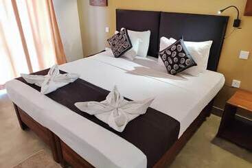 Garden Beach Hotel Kalutara