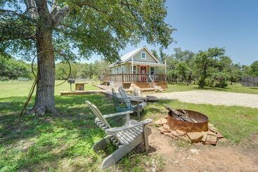 Landhus Serene Hill Country Cabin W/ Deck Near Wineries!