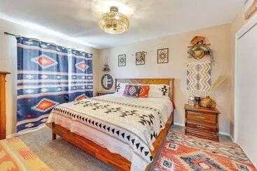کلبه 5 Mi To Airport: Bullhead City Villa W/ Mtn Views