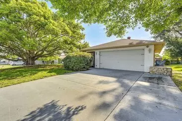 Mökkimajoitus 5 Mi To Weeki Wachee: Spring Hill Home W/ Lanai