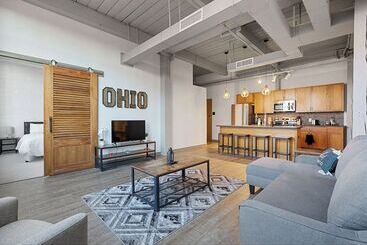 公寓式酒店  2125 Superior Living