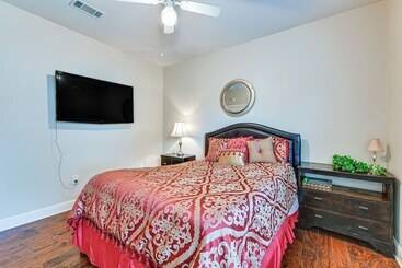 بيت ريفى Baton Rouge Retreat W/ Patio, Grill & Fire Pit!