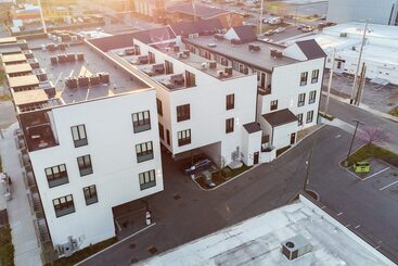 کلبه Conway Buyout 4 Units By Avantstay Sleeps 28