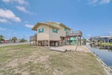 Gulf Of Mexico Beach Cottage: Walk To Boat Ramp!