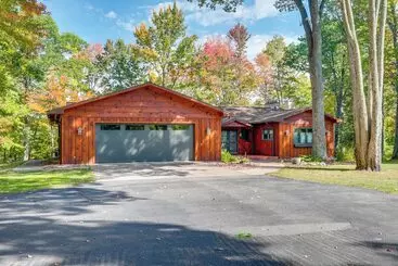 コテージ Rhinelander Chain Of Lakes Home W/ River Dock!