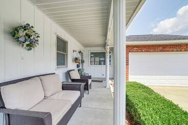 コテージ Sistersville Home W/ Sunroom: Half Mi To River