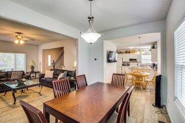 بيت ريفى Spacious Olathe Home W/ Fireplace: Near Parks!