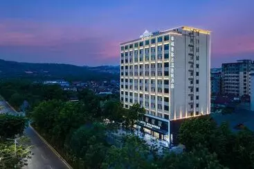Microtel By Wyndham Xishuangbanna Mengle