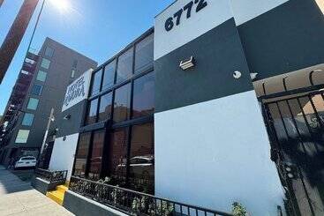 هتل Rudra Hollywood